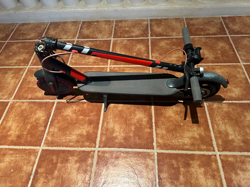 Electric Scooter. Puncture-Proof - 8