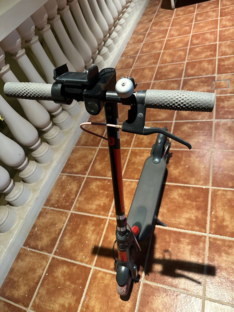 Electric Scooter. Puncture-Proof - 2