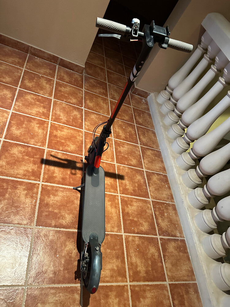 Electric Scooter. Puncture-Proof - 5