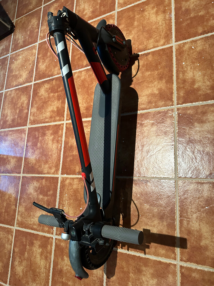 Electric Scooter. Puncture-Proof - 7