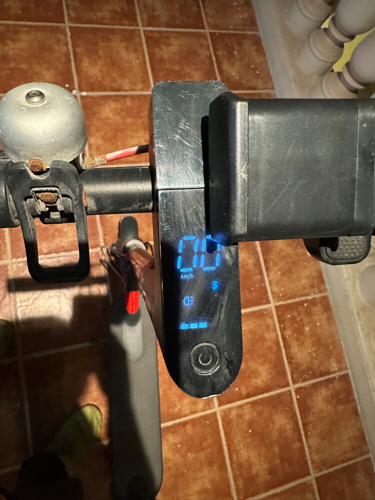 Electric Scooter. Puncture-Proof - 12