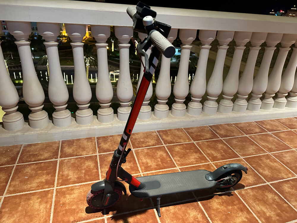 Electric Scooter. Puncture-Proof - 1