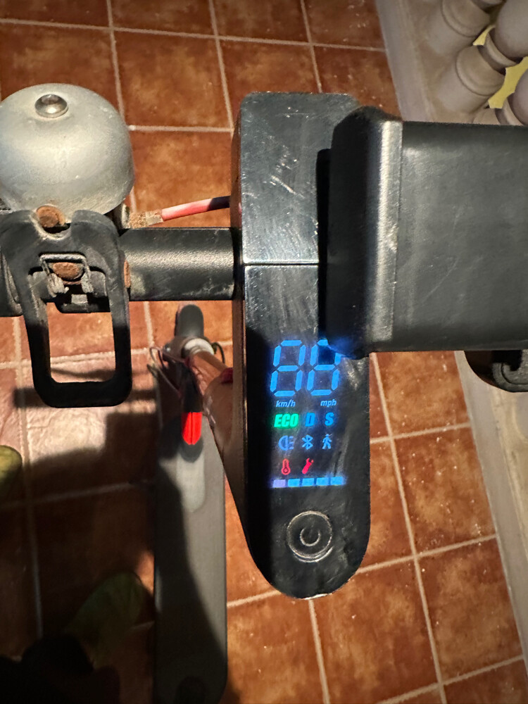 Electric Scooter. Puncture-Proof - 13