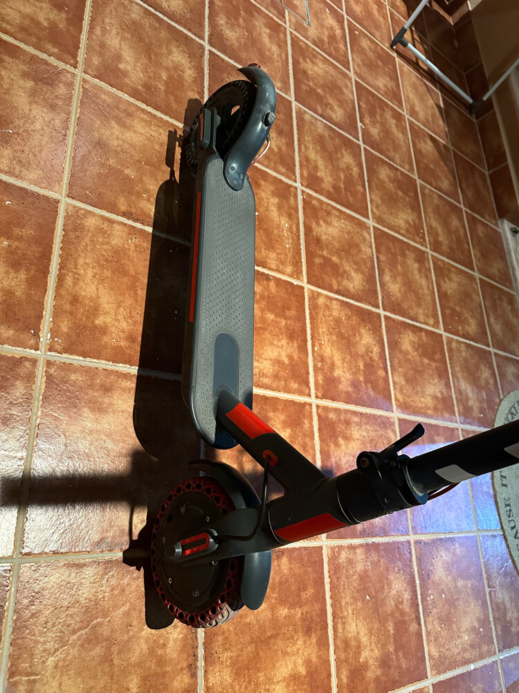 Electric Scooter. Puncture-Proof - 4