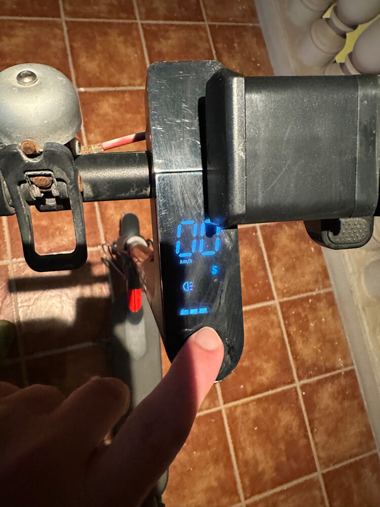 Electric Scooter. Puncture-Proof - 11