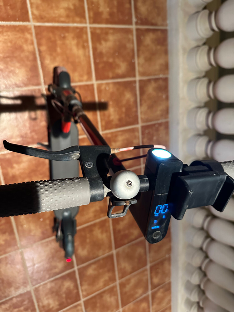 Electric Scooter. Puncture-Proof - 10