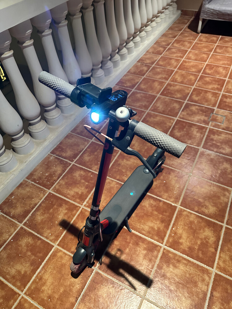 Electric Scooter. Puncture-Proof - 3