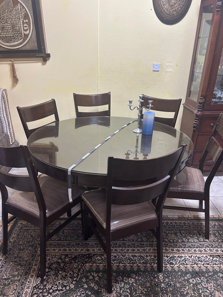 طاولة طعام مع خزانة صحون - 1