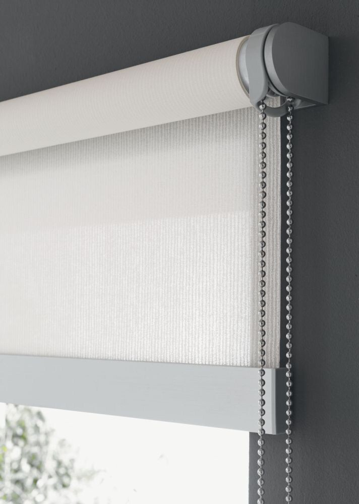 Curtains and Roller. - 4