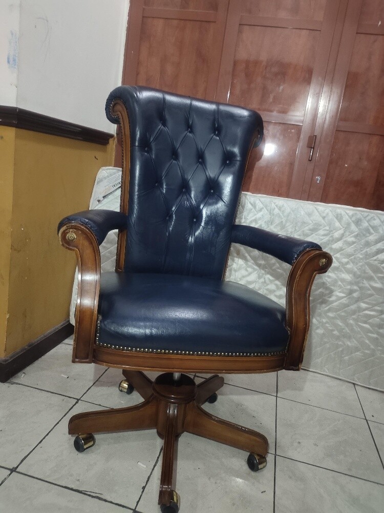 Excellent condition Exactive chai - 1