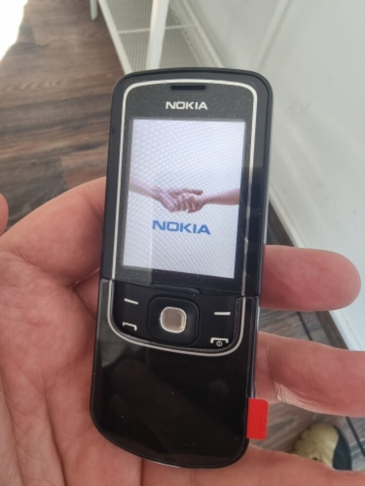 Nokia e52 arabic box - 3