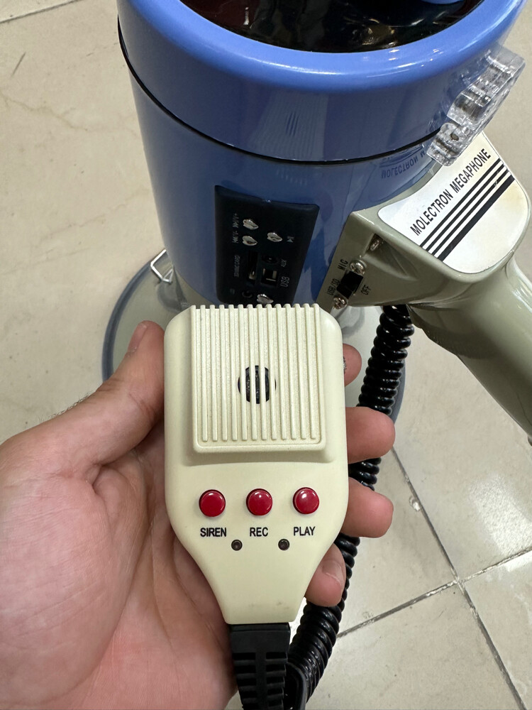 مكبر صوت كبير - 3
