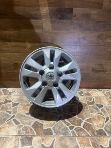 5 original Land Cruiser rims - 1