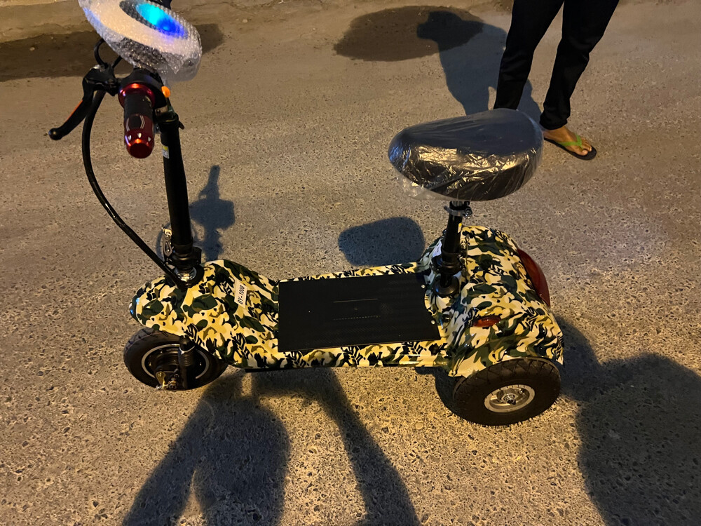 Electric 3 wheel scooter - 2