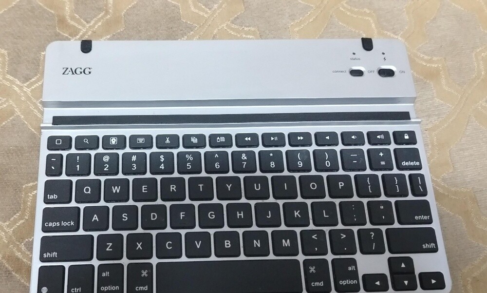 بلوتوث كيبورد بحالة ممتازة جدا - 1