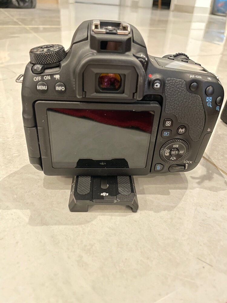 Canon EOS 77D - 3