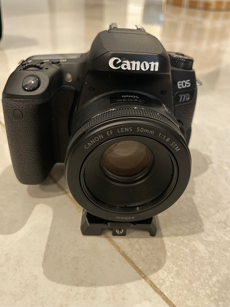 Canon EOS 77D - 1