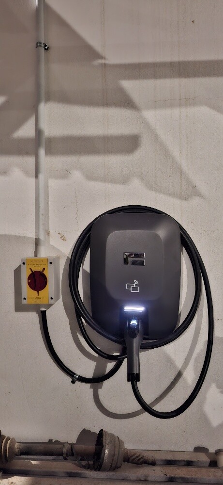 Rox.Tesla.Byd charger installatio - 9