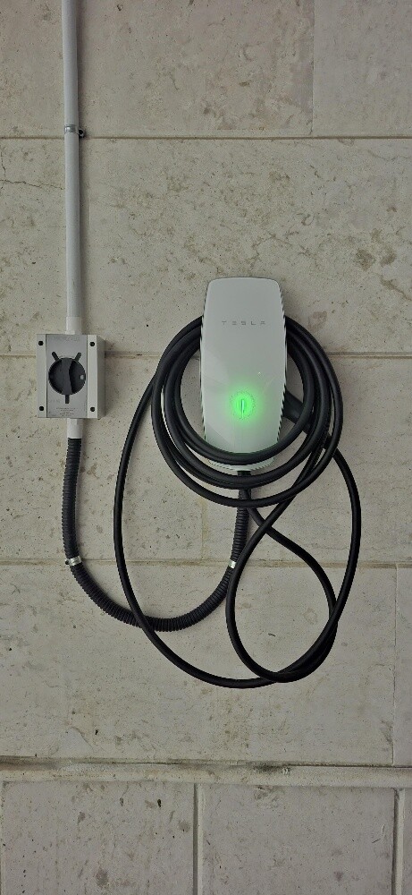 Rox.Tesla.Byd charger installatio - 6