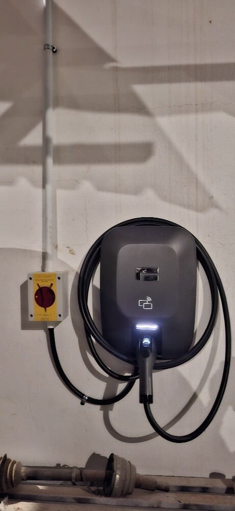Rox.Tesla.Byd charger installatio - 10
