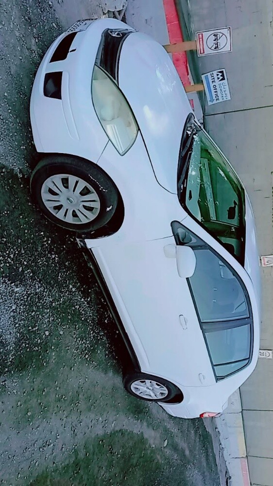 Urgent sale Nissan tida 2012 - 2