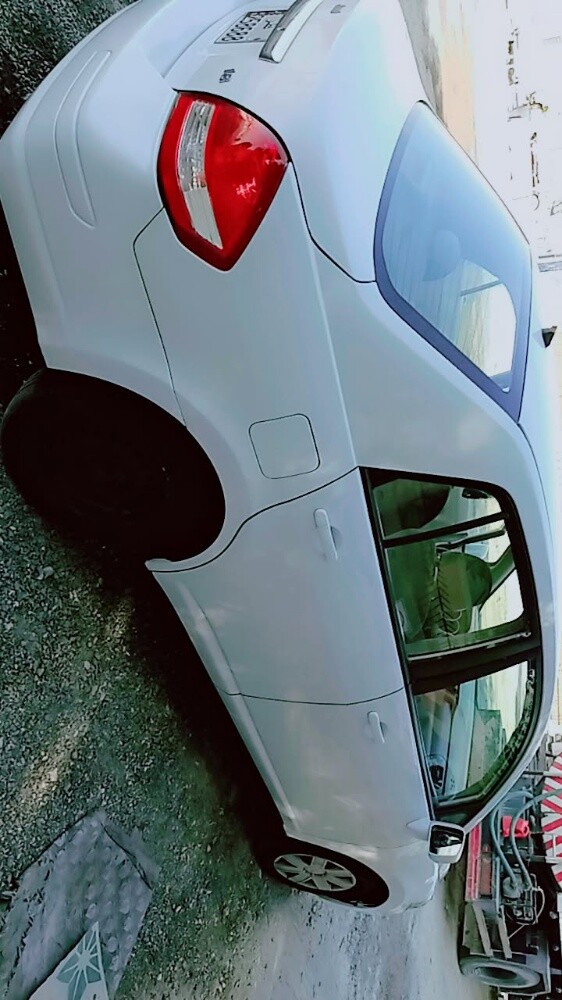 Urgent sale Nissan tida 2012 - 7