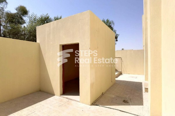 فيلا في مجمع سكني للبيع - 5