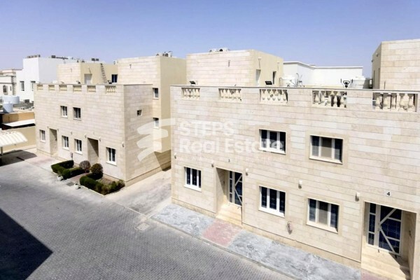 فيلا في مجمع سكني للبيع - 11