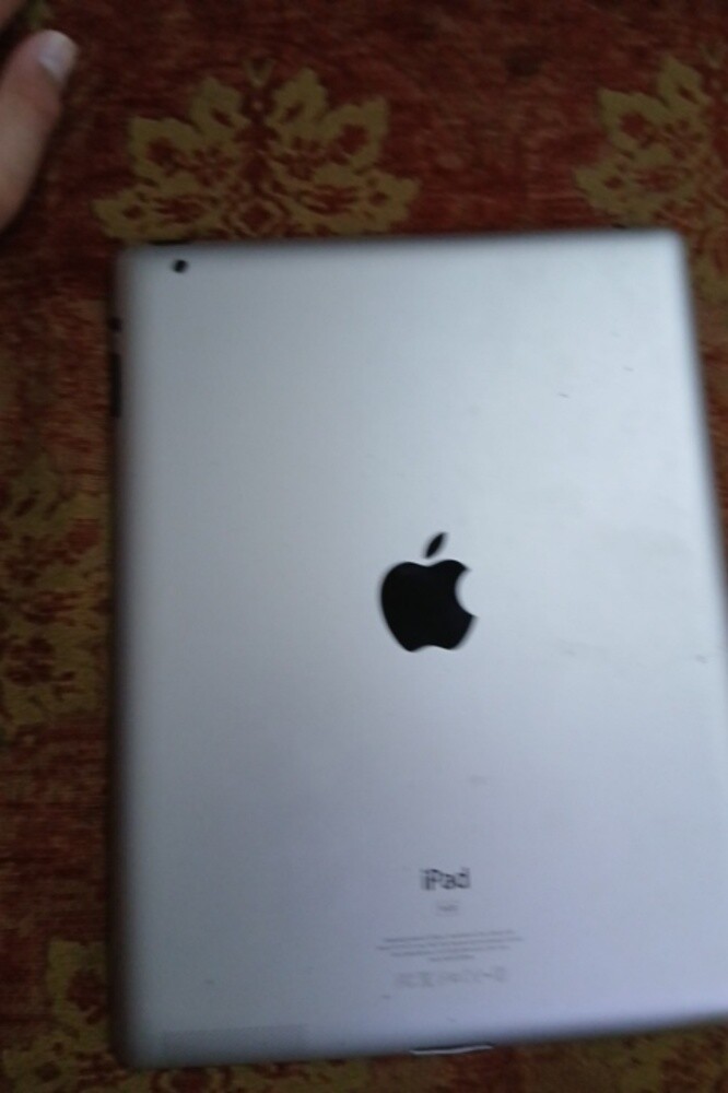 IPAD16GB with two samsung tablets - 1