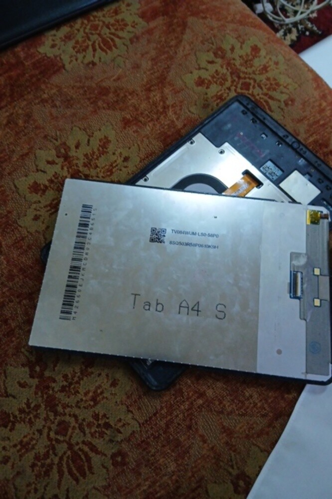 IPAD16GB with two samsung tablets - 10