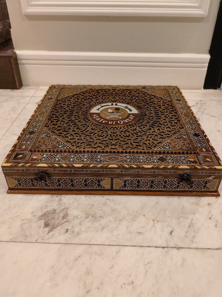 A luxurious royal Damascus box - 1