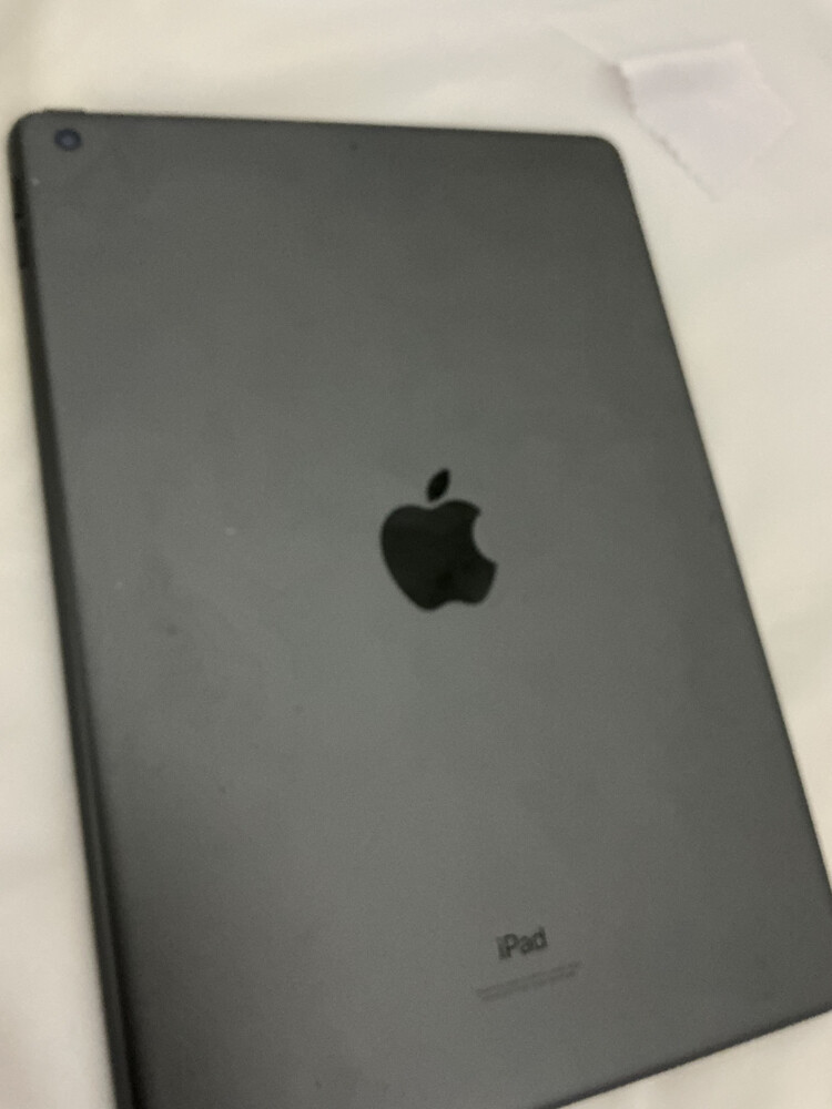 iPad 9 64gb with case and pencil - 1