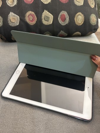 Ipad air - 6th gen - excellent - 3