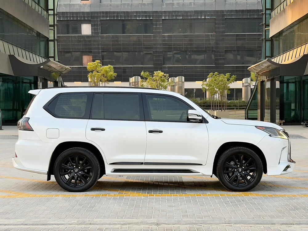 lexus 2020 black edition  - 10