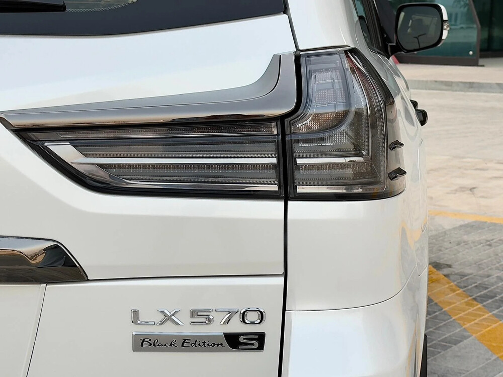 lexus 2020 black edition  - 2