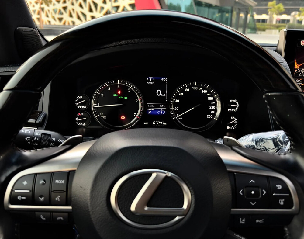 lexus 2020 black edition  - 12