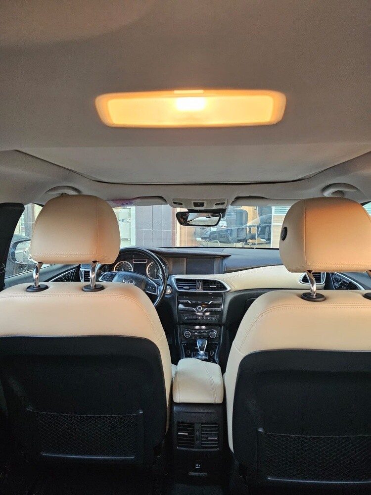 Infiniti Q30 - 12