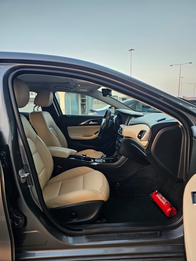 Infiniti Q30 - 8