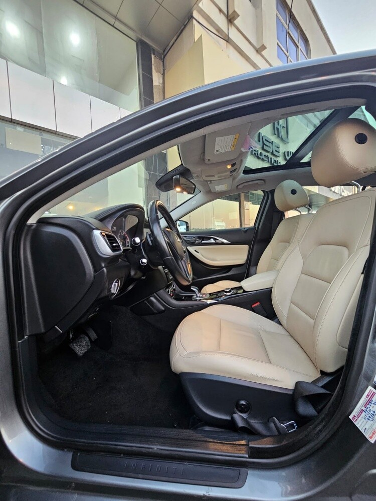 Infiniti Q30 - 25
