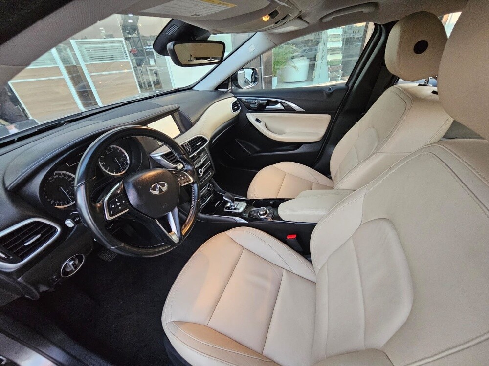 Infiniti Q30 - 27