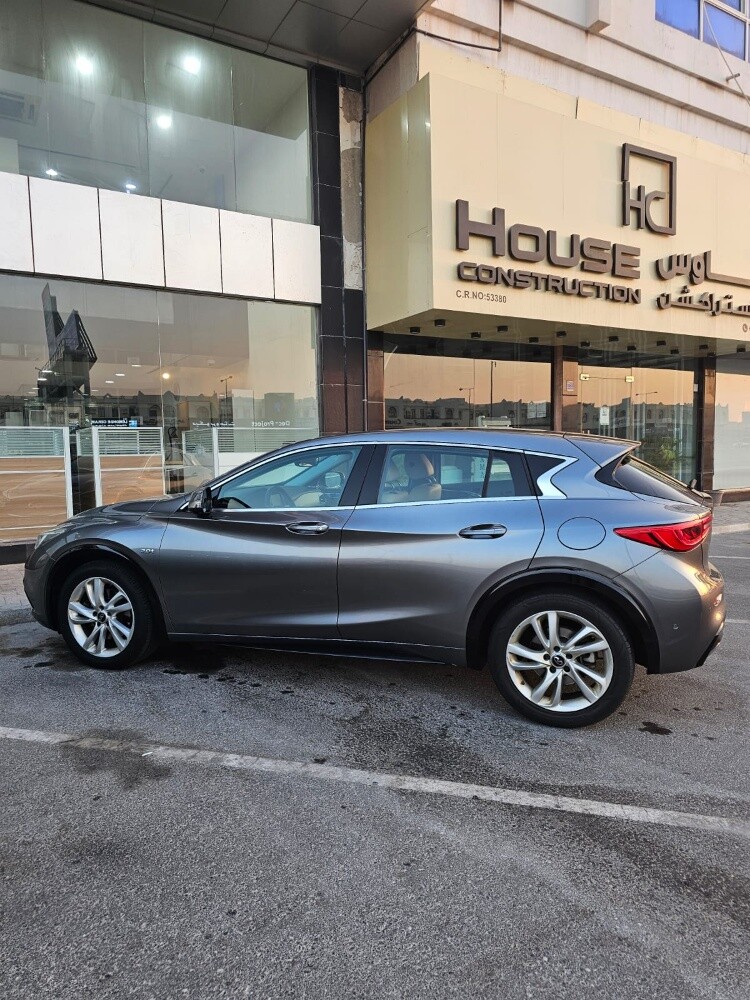 Infiniti Q30 - 2