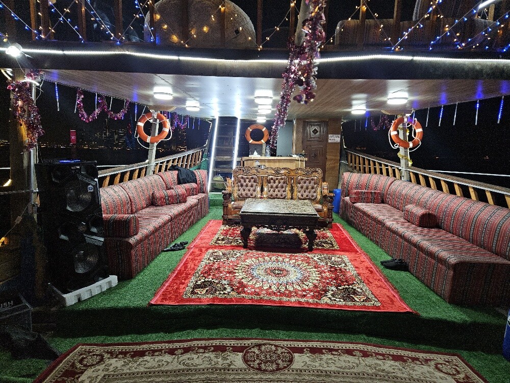 سفينه للإيجار - 1