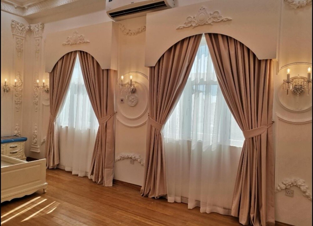 American and wave curtains. - 11