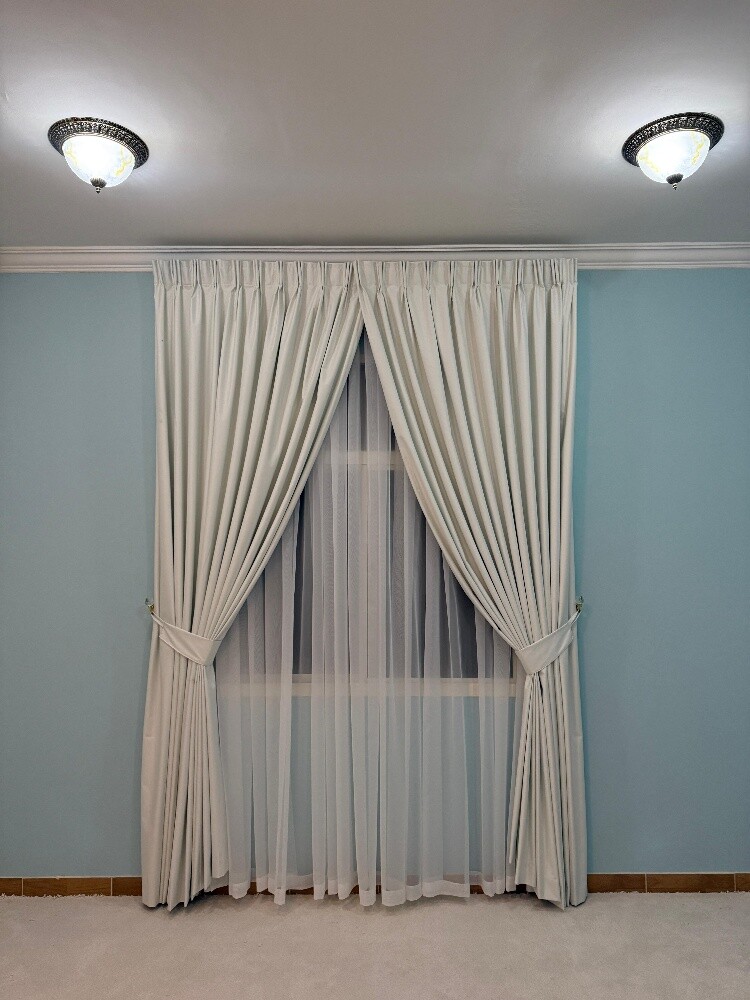 American and wave curtains. - 1