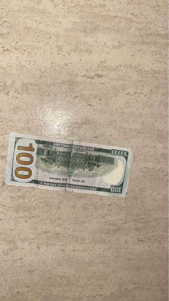 100 دولار - 2