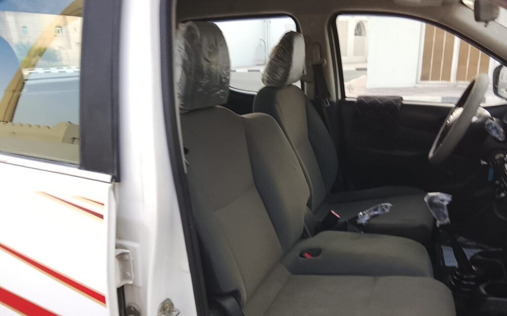 NISSAN NAVARA - 10