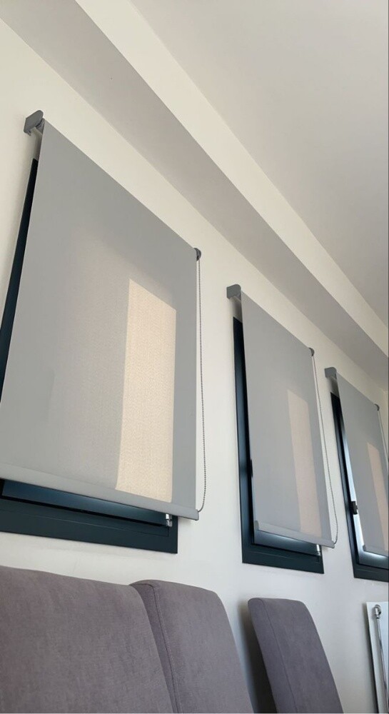 Curtains and roller. - 6