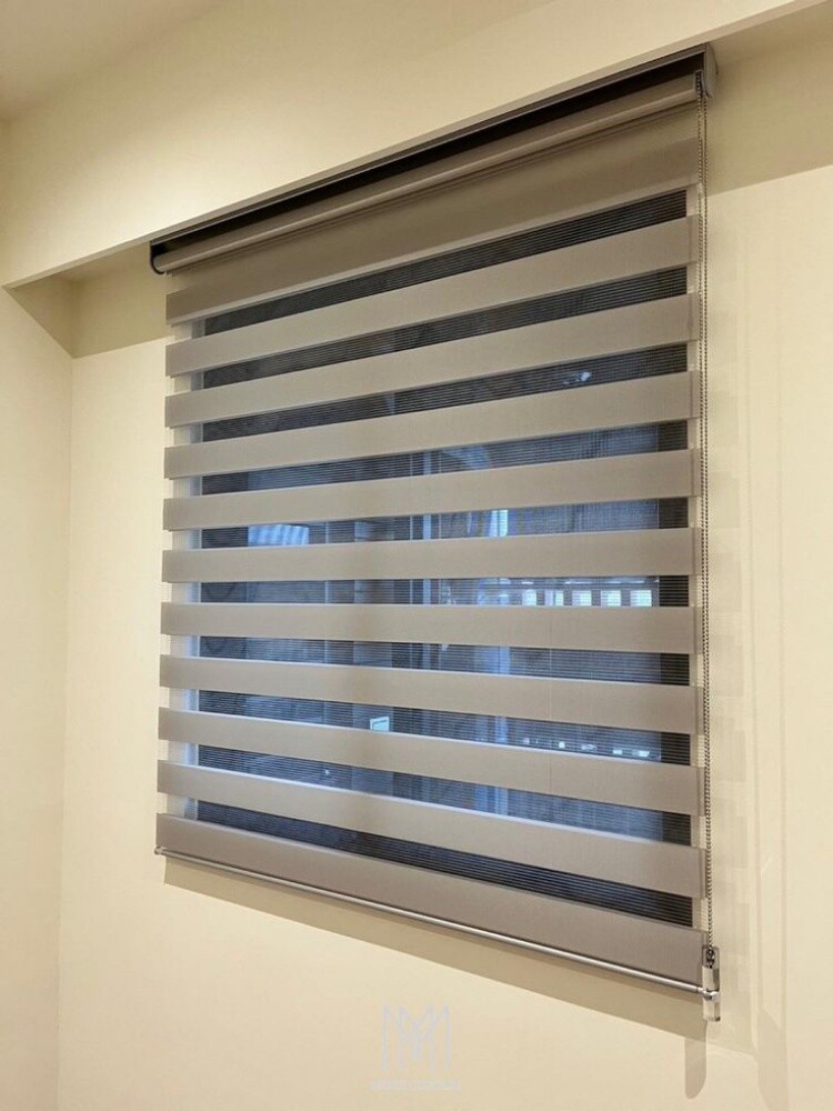 Curtains and roller. - 11