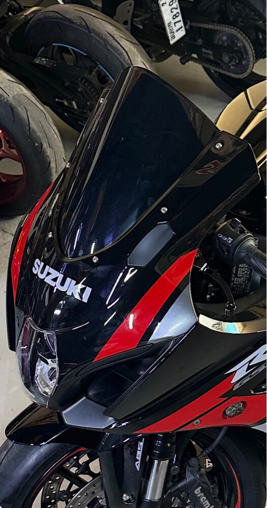Black windshield for Suzuki - 1