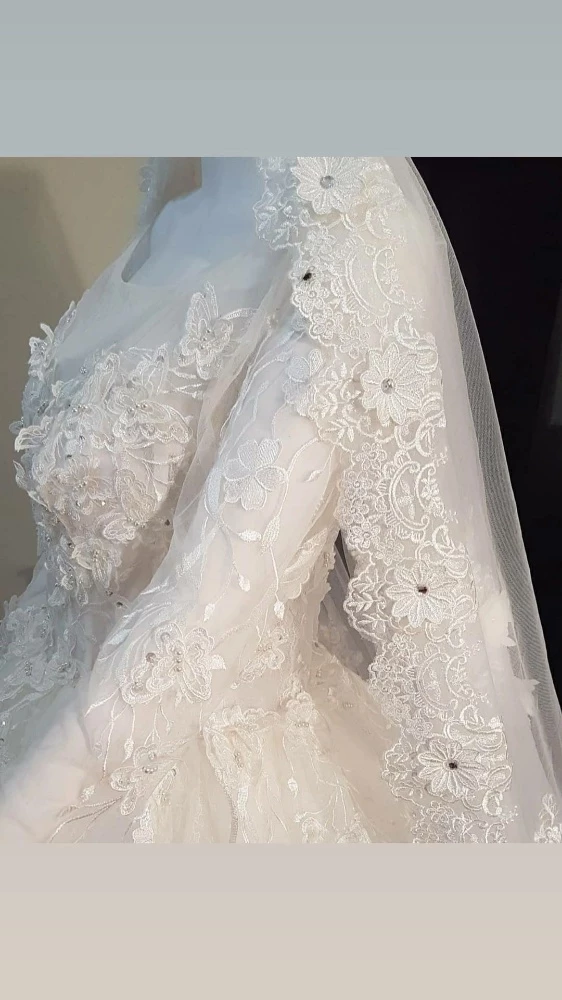Brand new wedding dress for rent - 2